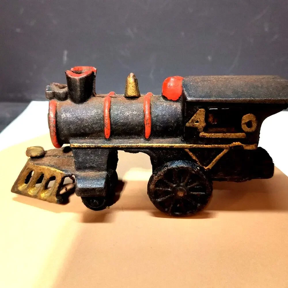565. Vintage Cast Iron Train Engine Locamotive